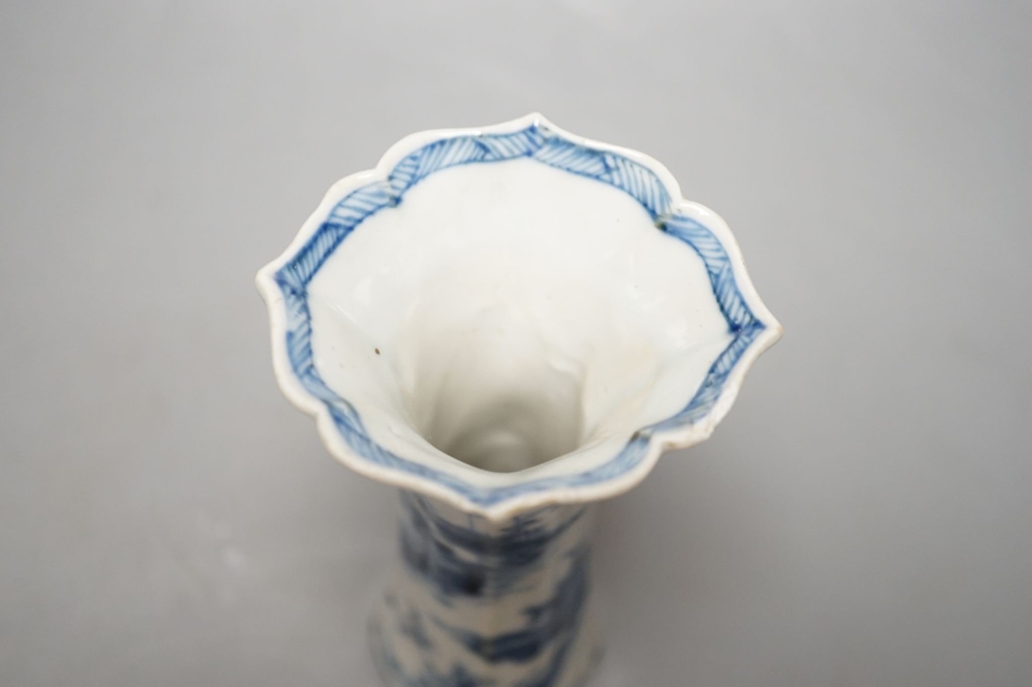 A Chinese blue and white small-petal lobed vase, Kangxi period, 14cm